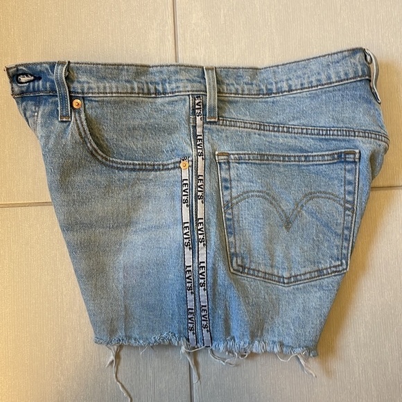 Sz30 Levi’s 501 Denim shorts Light Wash, Frayed hem, Button Fly EUC - Picture 9 of 10